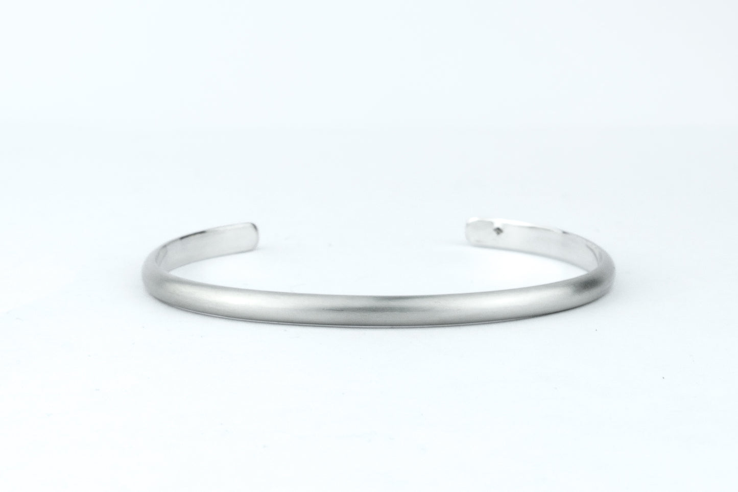 Bracelet argent 925 • Demi-jonc 4mm • Finition brossée matte