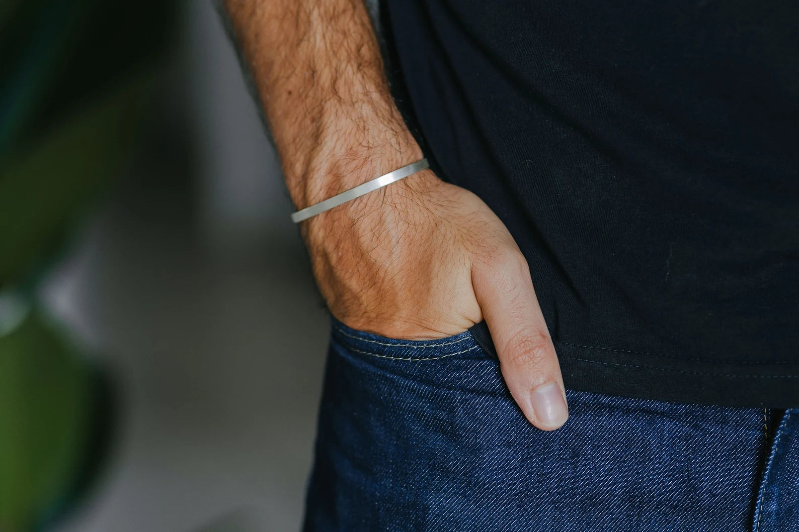 Bracelet jonc homme en argent 925, 4mm finition brossée matte — Boom! Atelier Bijoux
